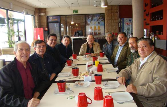 CON EL DOCTOR LEON LERMA2.jpg
